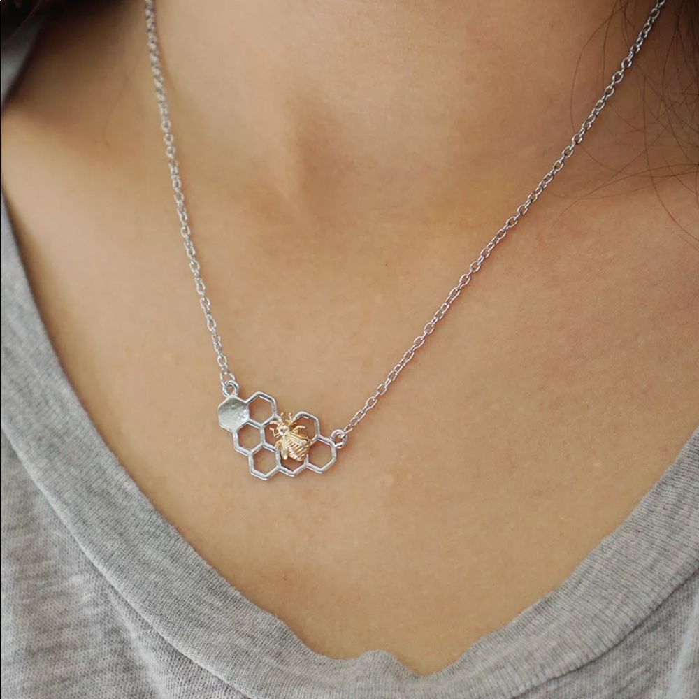 HONEYCOMB BUMBLEBEE NECKLACE